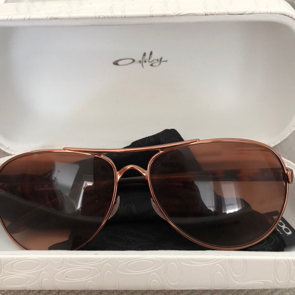 NIB Oakley feedback rose gold sunglasses